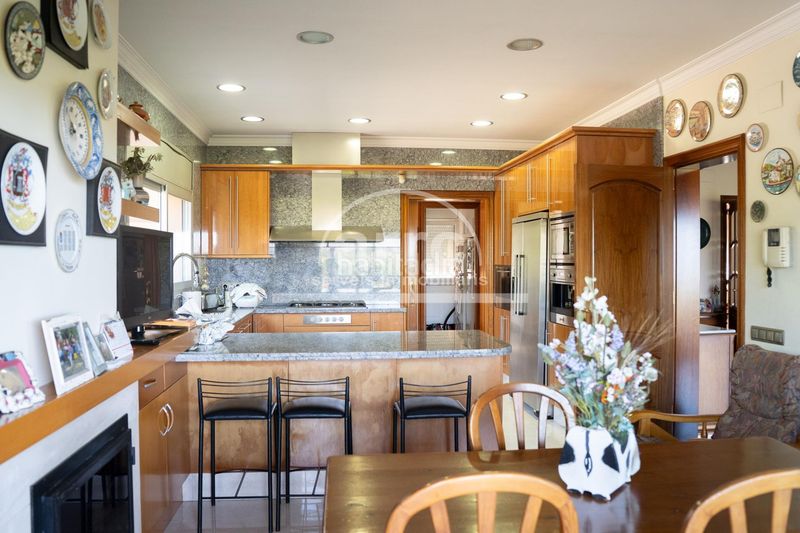 Foto bf8eb9ec-b7e0-49d5-adf1-f936f76300f0. Casa amb aparcament a Cabrils