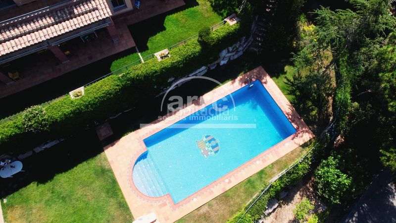 Foto ce09dbc2-4f30-499c-84f7-239a3a5a2131. Casa amb aparcament a Cabrils