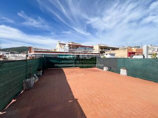 Pis a Centre-Nucli Antic. Ático con terraza privada de 60 m2, cerca del mar y de la estaci