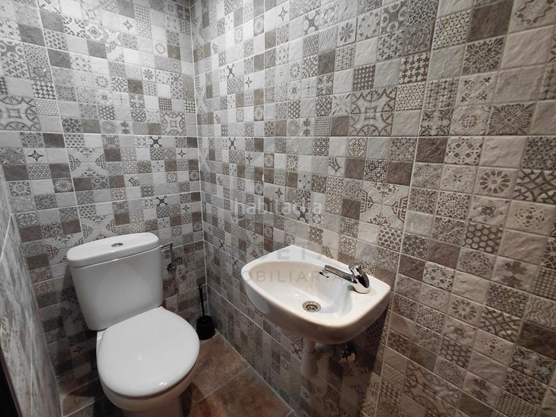 Foto 75a5224a-46c9-4422-84a2-c68687615355. Location local commercial dans Pinar - Anaka - Belaskoenea Irun
