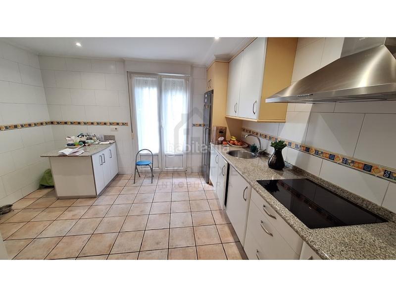 Foto 0bd3c659-699d-42a3-af02-bcfdc0acdcd4. Casa preciosa villa con jardín en aranibar garaje en Irun