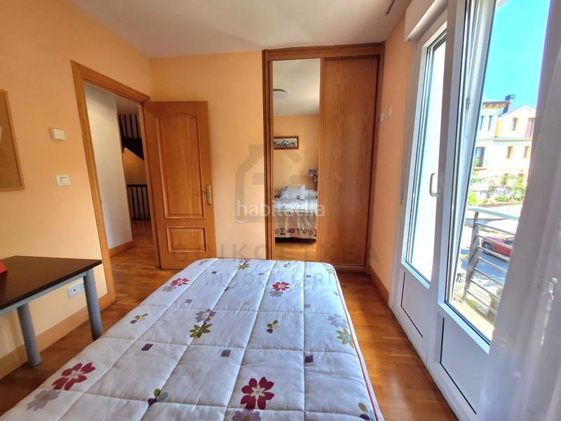 Foto 24042afd-f6f5-4ef9-8c75-b7bbcdd23730. Casa preciosa villa con jardín en aranibar garaje en Irun