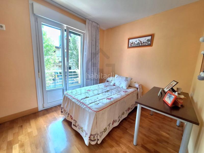 Foto 569bbff9-bf93-4d08-b24c-96e65766ecff. Casa preciosa villa con jardín en aranibar garaje en Irun