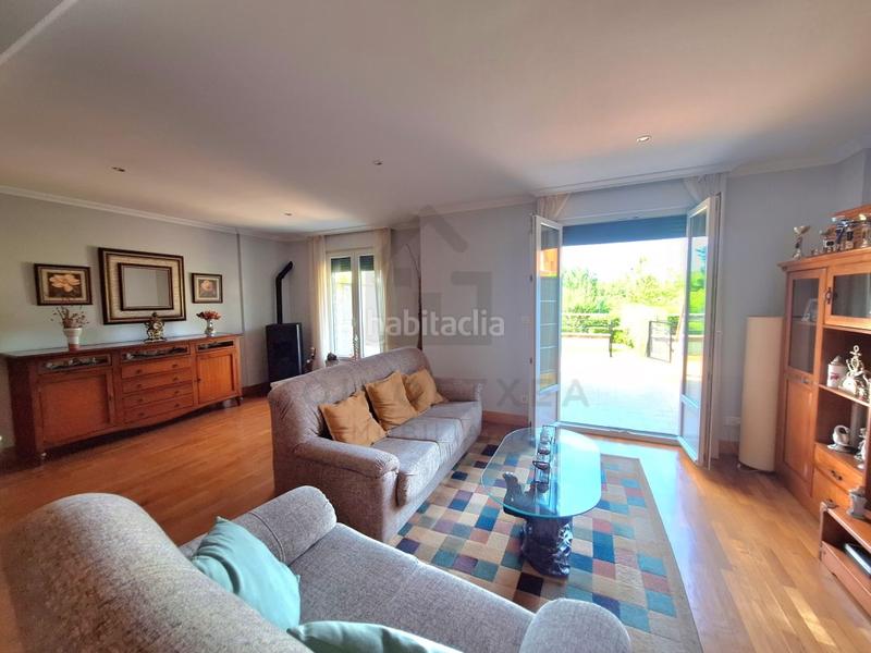 Foto 65407a9f-fee9-49d8-a05d-982b7332eb96. Casa preciosa villa con jardín en aranibar garaje en Irun