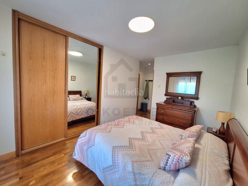 Foto 74e21494-baf4-44d7-8842-3ef48a168641. Casa preciosa villa con jardín en aranibar garaje en Irun