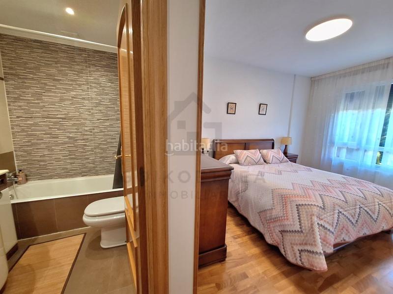 Foto 84d88381-cb5a-4a88-9114-9589028145df. Casa preciosa villa con jardín en aranibar garaje en Irun