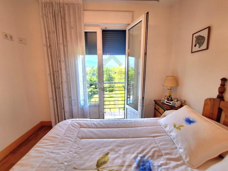 Foto 8567df4e-b681-48d0-ba86-f85da292d5da. Casa preciosa villa con jardín en aranibar garaje en Irun