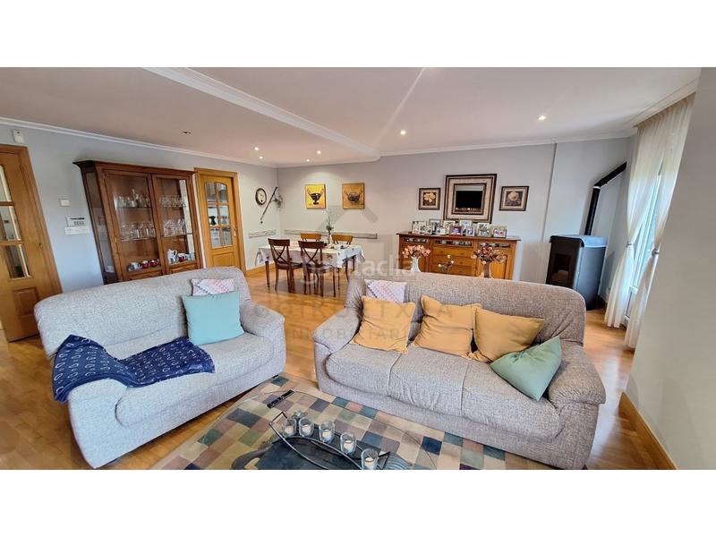 Foto 8c24652d-dae2-40d2-8481-102abcf8ce2a. Casa preciosa villa con jardín en aranibar garaje en Irun