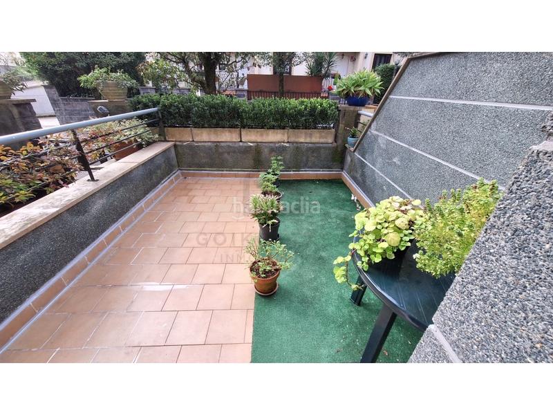 Foto 9ebc9204-8a4a-4194-80ff-70fa8d0dd673. Casa preciosa villa con jardín en aranibar garaje en Irun