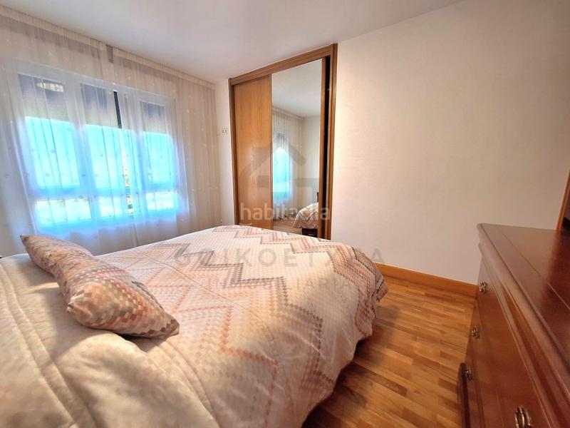 Foto b51124c6-c6f0-435a-8910-72b62d75f17a. Casa preciosa villa con jardín en aranibar garaje en Irun