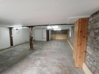 Nau industrial a Hondarribia. Se vende local en planta baja de 72 m2 en zona mendelu con mucha