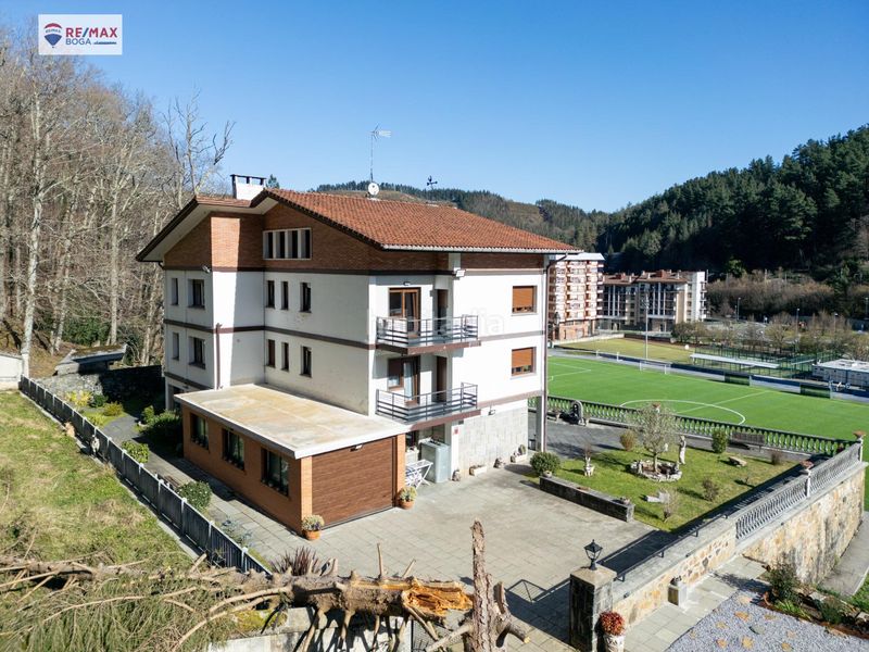 Foto 092b199f-fadc-4c81-85d5-72a5a1e63686. Casa amb calefacció aparcament a Legazpi