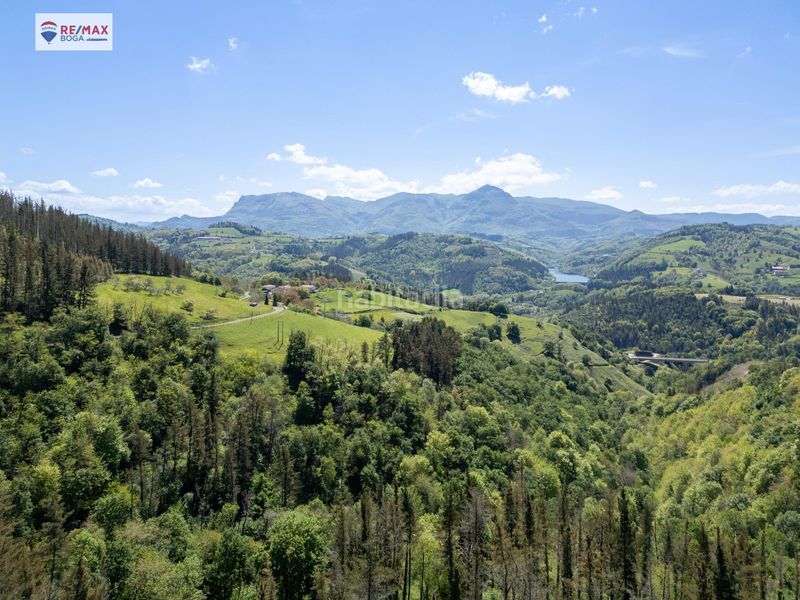 Foto f3e09d68-cfa5-4298-8fe9-c451e6410682. Casa amb aparcament a Tolosa