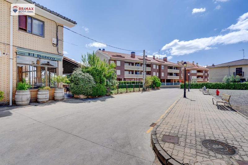 Foto b7e35e5e-6dd8-4b40-a13e-7c79d0e5dd28. Edificio hostalrestaurante la rioja en funcionamiento. en Cuzcurrita de Río Tirón