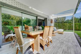 Chalet à Hondarribia. Exclusiva villa adosada en esquina, ubicada en el golf de hondar