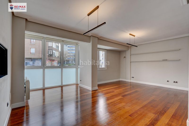 Foto cc3e41eb-0772-4d2c-a28c-44477ed175e9. Pis a Zarautz