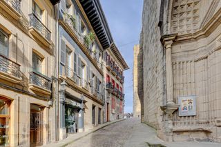 Alquiler Piso en Hondarribia. Ático en alquiler, situado en el casco antiguo de hondarribia