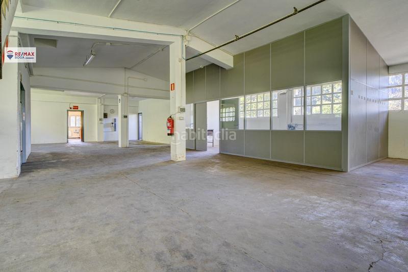 Foto 412d3830-bddd-4585-a8ac-4386f7cd7ea5. Bâtiment à usage industriel dans Aia
