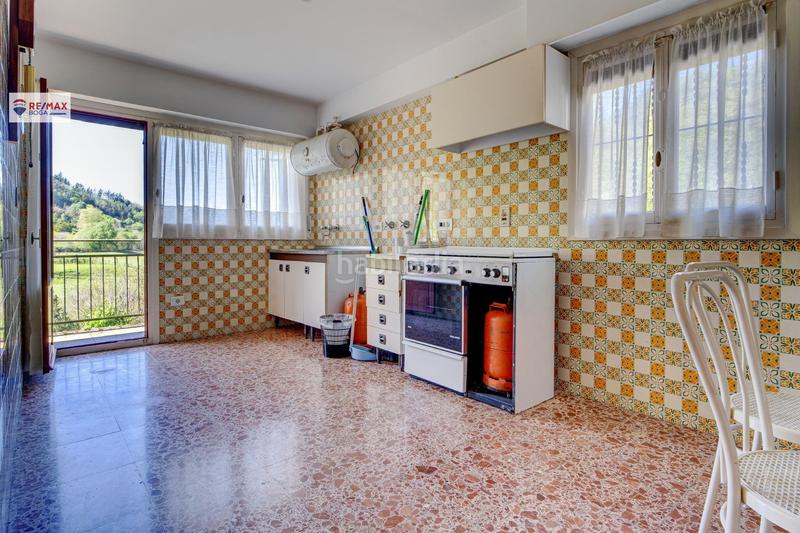 Foto a0f69e39-22b1-4bab-854f-43d9e253bb02. Bâtiment à usage industriel dans Aia