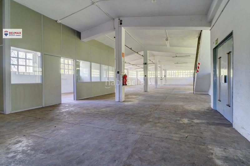 Foto b2690dd0-96d5-4462-b19b-4aeb812087ca. Bâtiment à usage industriel dans Aia