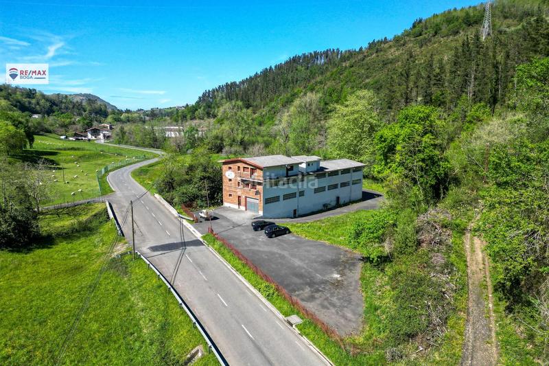Foto ca6b32f5-fba5-498a-a24c-f7d9dfcfd750. Bâtiment à usage industriel dans Aia