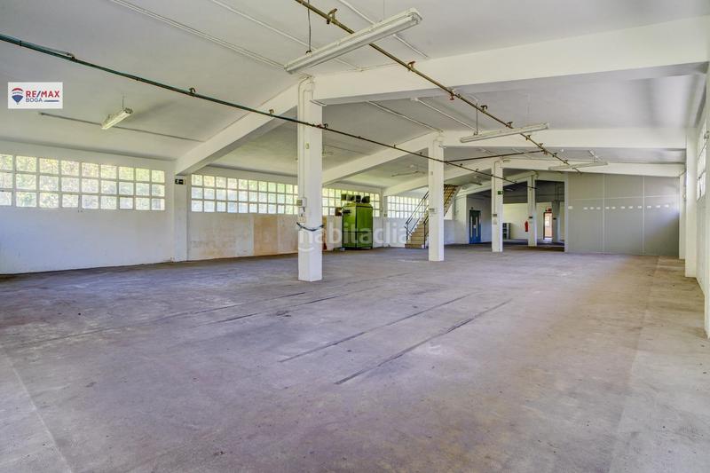 Foto fc86e90b-c2ca-4e91-b40c-ef8ac2ae3881. Bâtiment à usage industriel dans Aia