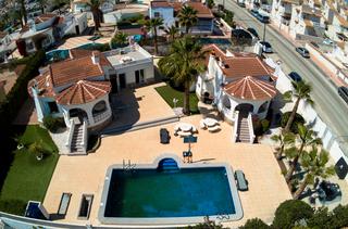 Chalet  Avenida del aeropuerto. Ideal 2 familas