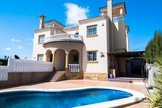 Casa adossada a Carrer el bovalar 63. 3 bedroom semidetached house