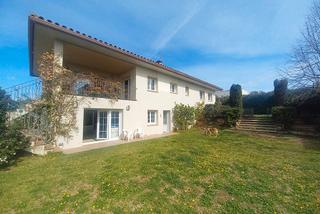 Casa  Carrer del figuerar. Gran casa con jardn privado y piscina