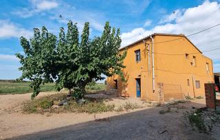 Masia a Pals. Casa de campo a reformar:  un proyecto para los amantes de la na