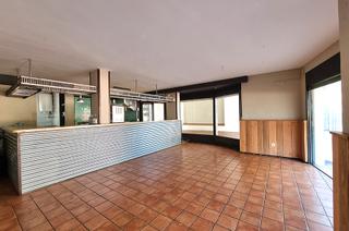 Local Comercial a Avenida mediterranea 412. Local con terraza a 100 metros de la playa de pals