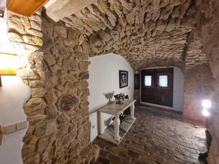 Masia a Carrer de les placetes 8. Casa de piedra en el casco antiguo de pals