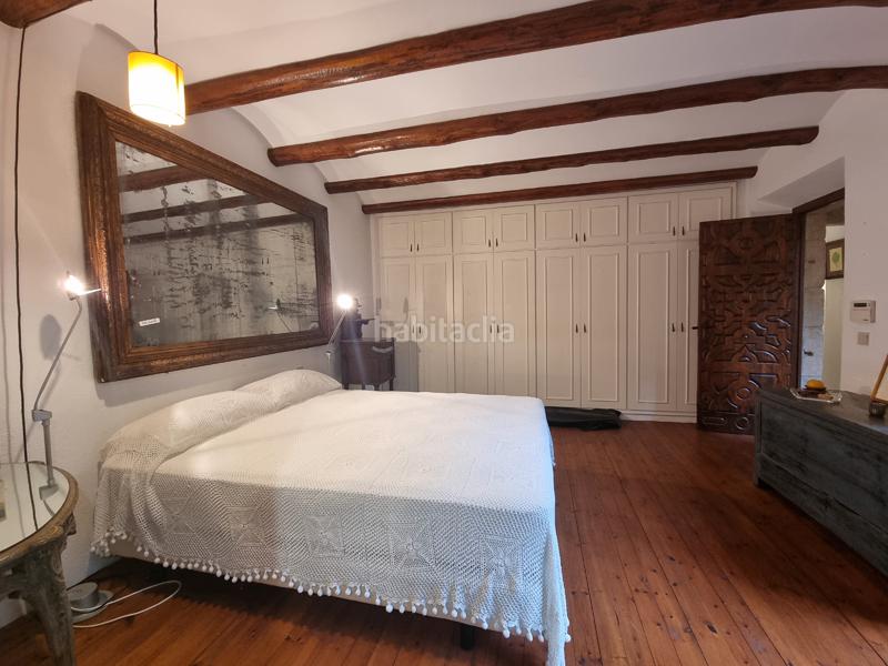 Foto b0526587-2dd5-48da-8017-a6bcdf91798e. Masía en carrer de les placetes 8 casa de piedra en el casco antiguo en Pals