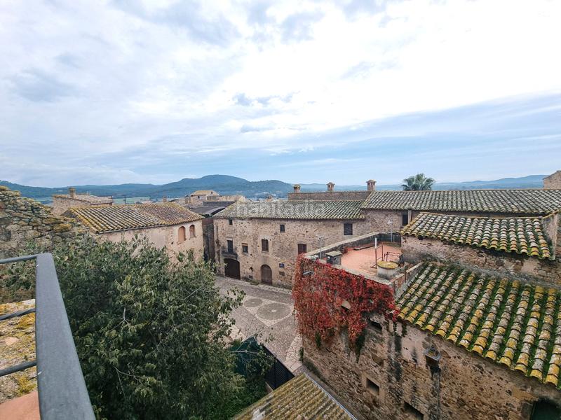 Foto d24edd48-d099-4862-a8d5-1b60380cd9db. Masía en carrer de les placetes 8 casa de piedra en el casco antiguo en Pals
