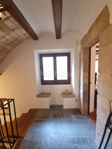 Foto d51c8bc6-22b2-4b38-9620-51166b7e3d81. Masía en carrer de les placetes 8 casa de piedra en el casco antiguo en Pals
