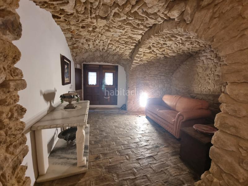 Foto e8dc6339-8a64-4ff3-88e7-8de405592158. Masía en carrer de les placetes 8 casa de piedra en el casco antiguo en Pals