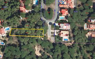 Terreny residencial a Carrer font de la bruixa 12. Parcela de 1000 mts a 1 km de la playa de pals
