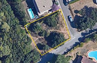 Terreny residencial a Carrer olivar de can pou 4. Oportunidad nica en pals: parcela esquinera de 637m con vistas