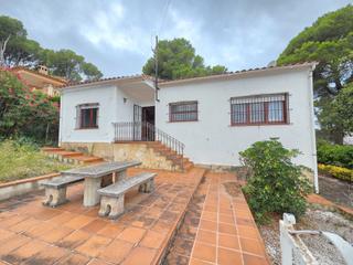 Chalet  Carrer del conill 26b. Chalet independent para reformar con vistas al mar en la playa d