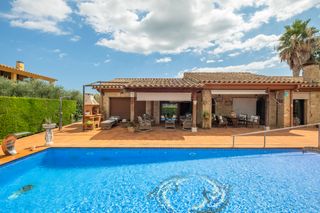 Casa a Pals. Villa individual con vistas al casco antiguo de pals