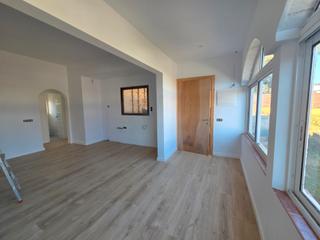 Reihenhaus in Carrer viena 13. Acogedora casa pareada en la parte baja de mas tomasí