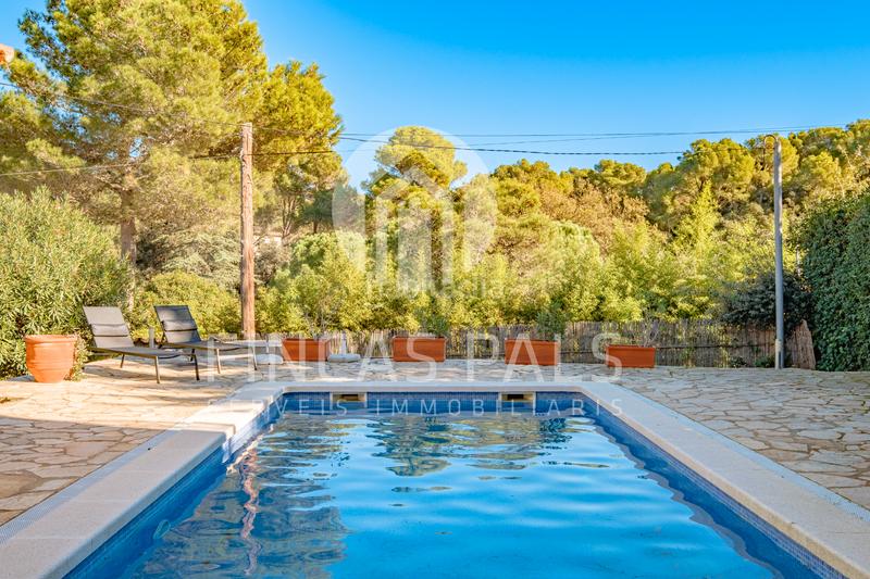 Foto 287d1b80-07cb-439f-9312-eb87d44f4912. Xalet amb xemeneia aparcament piscina a Pals