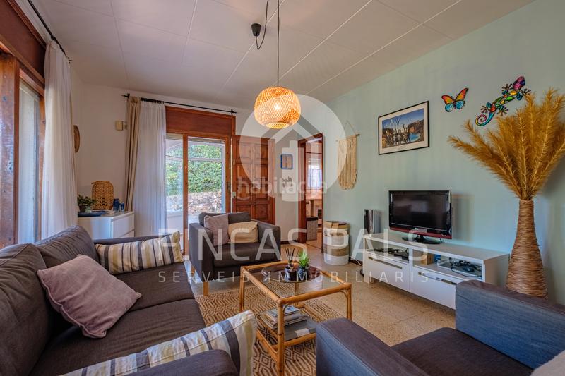 Foto 3fbcd265-10d7-4691-9b05-682c33e8d702. Xalet amb xemeneia aparcament piscina a Pals