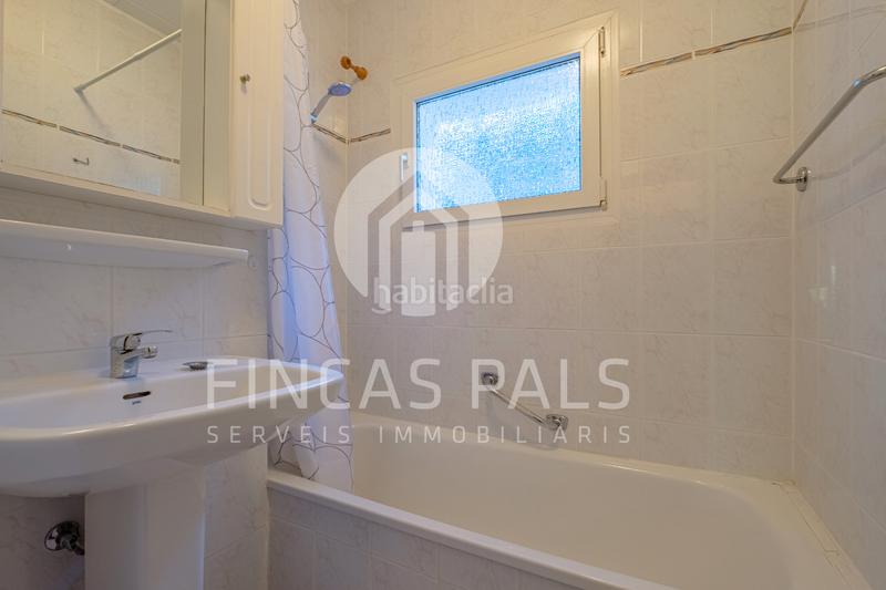 Foto 5ffccc67-b46e-49dc-80f4-9f46bb0abcc8. Xalet amb xemeneia aparcament piscina a Pals