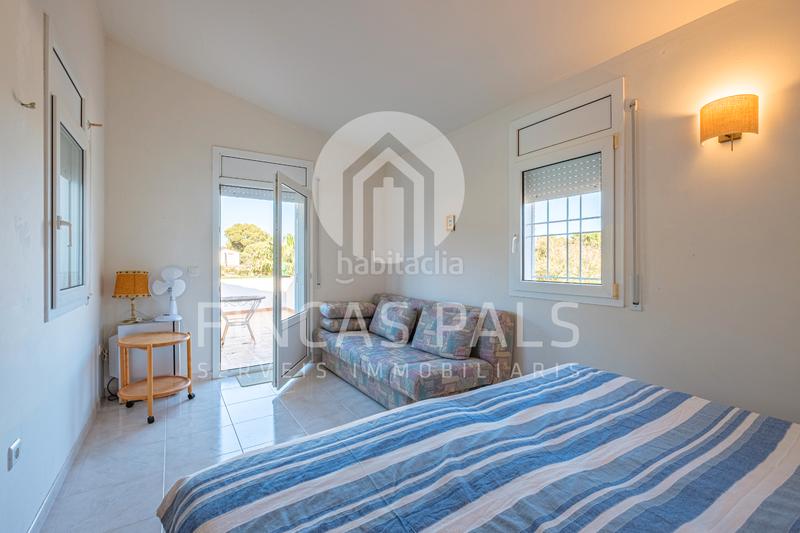 Foto 7fb0b8c4-457d-4a73-888a-a724afd79e89. Xalet amb xemeneia aparcament piscina a Pals