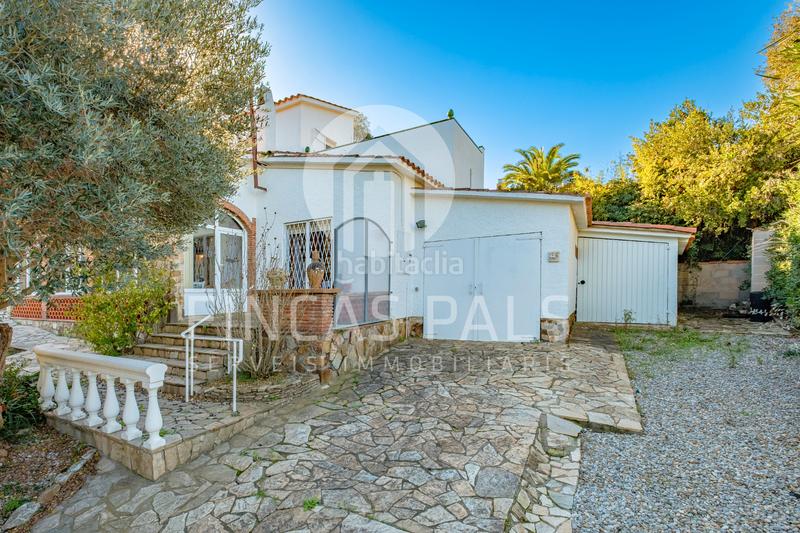 Foto a7c3afbe-9d4e-4c21-9d27-051c3881d59f. Xalet amb xemeneia aparcament piscina a Pals