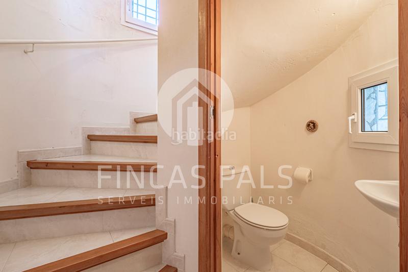 Foto c274b59e-e84b-4415-bcbd-96c12d67b839. Xalet amb xemeneia aparcament piscina a Pals