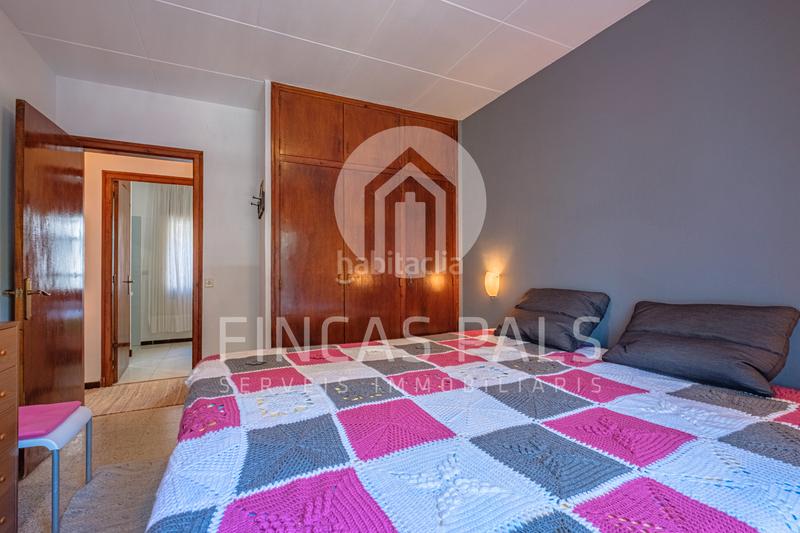 Foto f2bdd575-7b12-4ce4-af9d-c52f8308e0be. Xalet amb xemeneia aparcament piscina a Pals