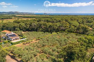 Terreny residencial a Carrer gr�vol 5. Fabulosa parcela de 3000 m2