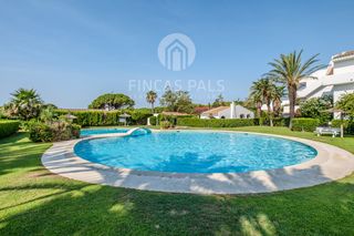 �tic a Carrer de les bassetes 1. Bonito apartamento en la playa de pals